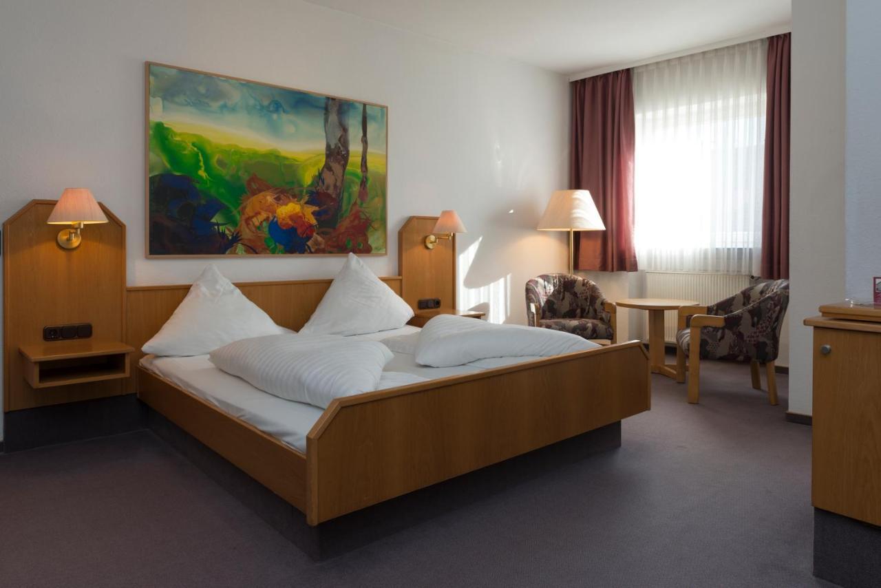 Hotel Gasthof Zum Storch Schlusselfeld Bagian luar foto