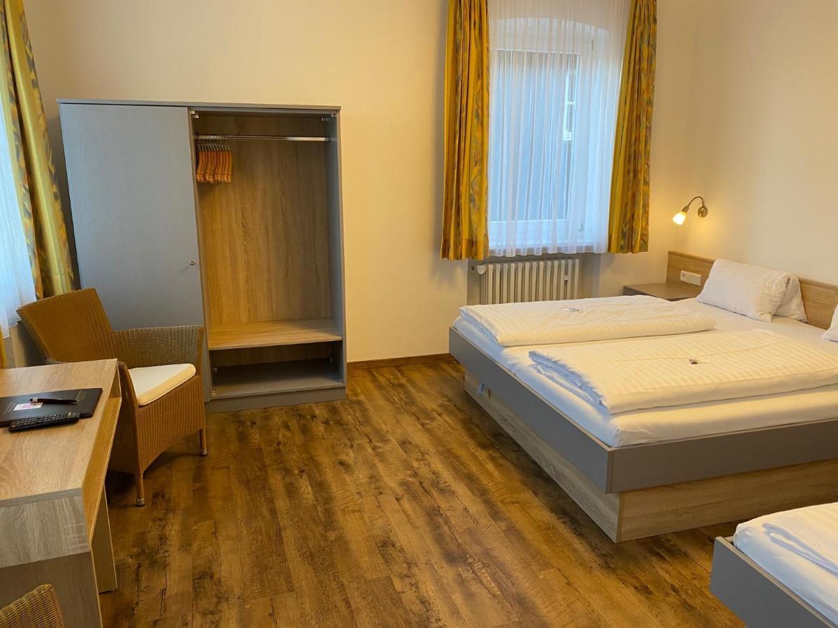 Hotel Gasthof Zum Storch Schlusselfeld Bagian luar foto