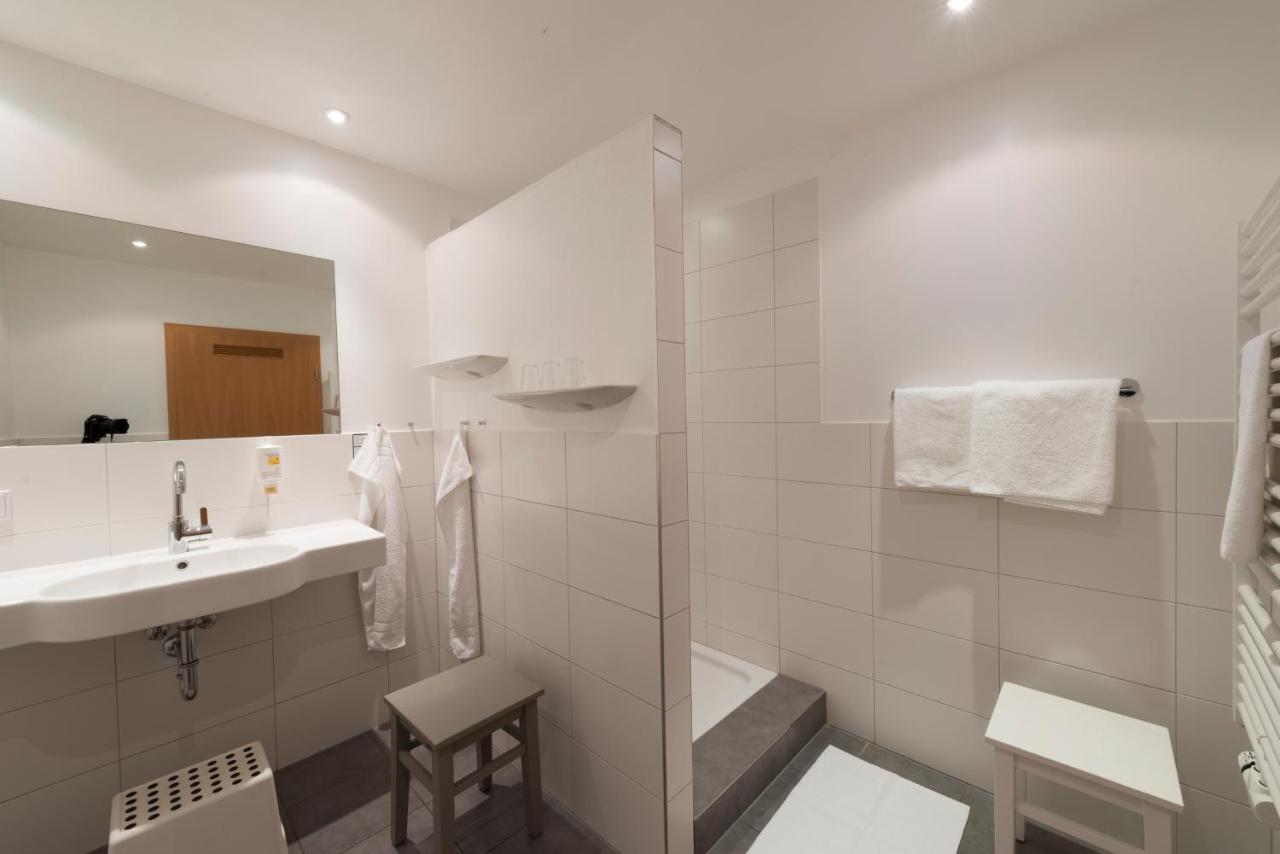 Hotel Gasthof Zum Storch Schlusselfeld Bagian luar foto